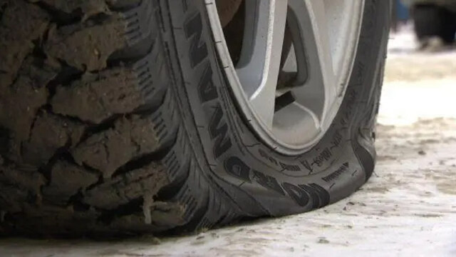 汽车轮胎被放气?老司机:千万不能这样做,否则轮胎报废就晚了!