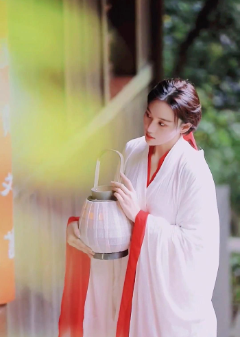 张馨予太美了,这一身汉服简直是仙气飘飘啊