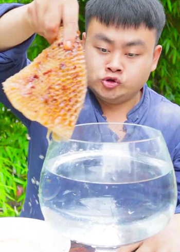 二毛不能吃辣了,松松对他进行了一番