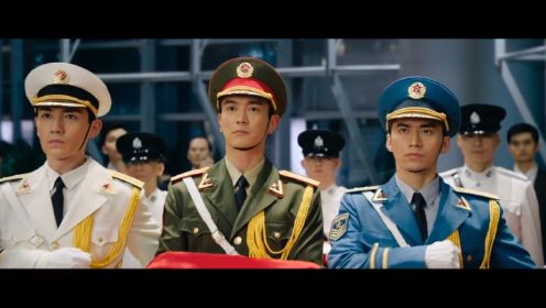 中国阅兵式配上《咱当兵的人》，这般慷慨激昂，建军95年，向中国军人致敬！
