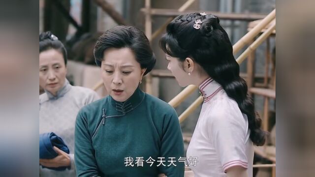 善良的母亲被无耻的寡妇欺负,女儿爆怒出面解决,一招致胜