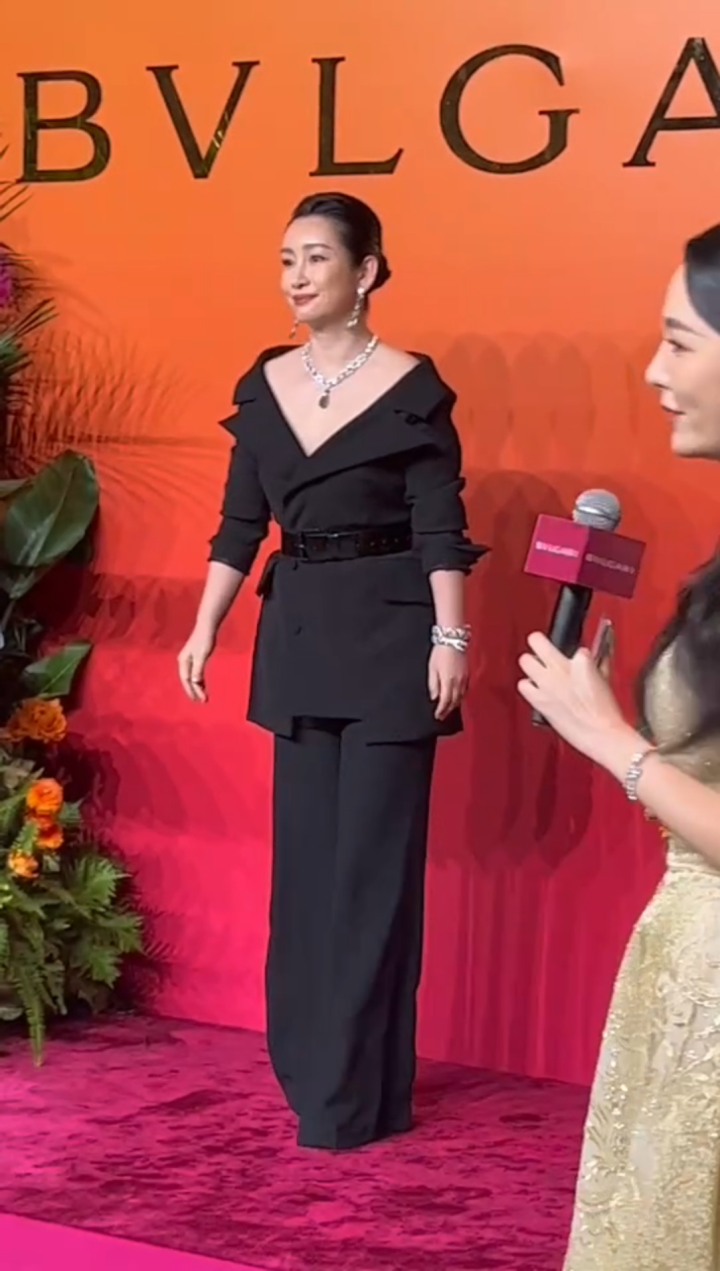 秦海璐出席宝格丽红毯