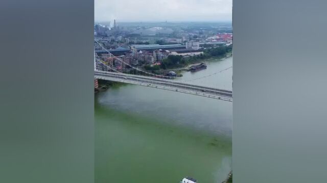 罗泊湾大桥(Luobowan Bridge),原称“同济大桥”,是中国广西壮族自治区贵港市境内过江通道,位于郁江水道之上