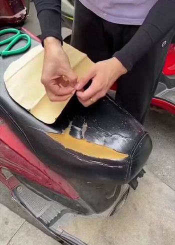 电动车摩托车坐垫裂开掉皮,用这个弹力皮革座套,套上既可,大小都能装