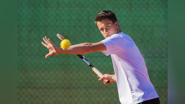 网球直臂击球有什么好处?