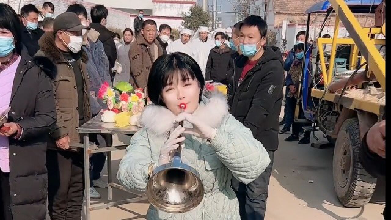 商丘女唢呐王段莎莎最近人气特别高