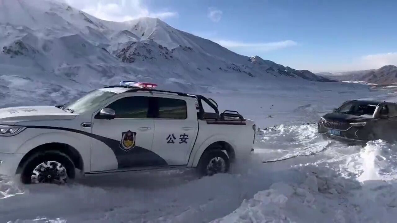 山地雪地救援车图片