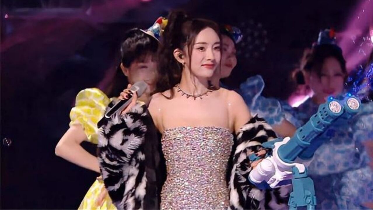 杨幂跳舞到底多美?一扭腰简直美到窒息,网友太性感狂野了!