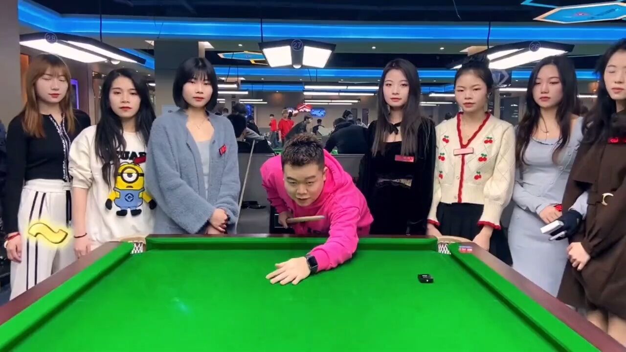 只需要花1块钱就可以和40位美女助教打台球的球室,重庆找得出第二家?