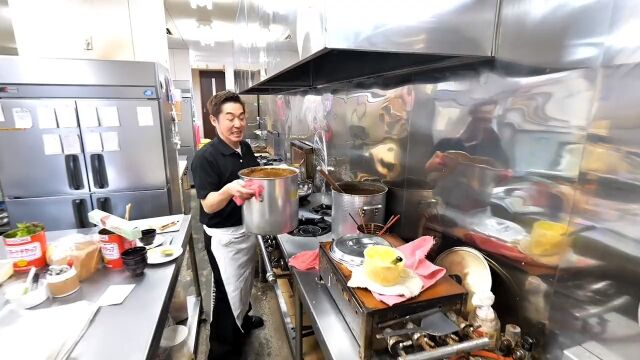 黯然销魂鸡排饭酥香鸡排搭配筋道香米再用浓香咖喱调味日销一千多份生意好到不得了美食深夜放毒鸡排饭咖喱饭