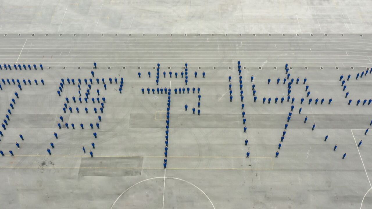 航拍!263名"新蓝"消防员列队摆字,隔空送祝福:元宵节快乐