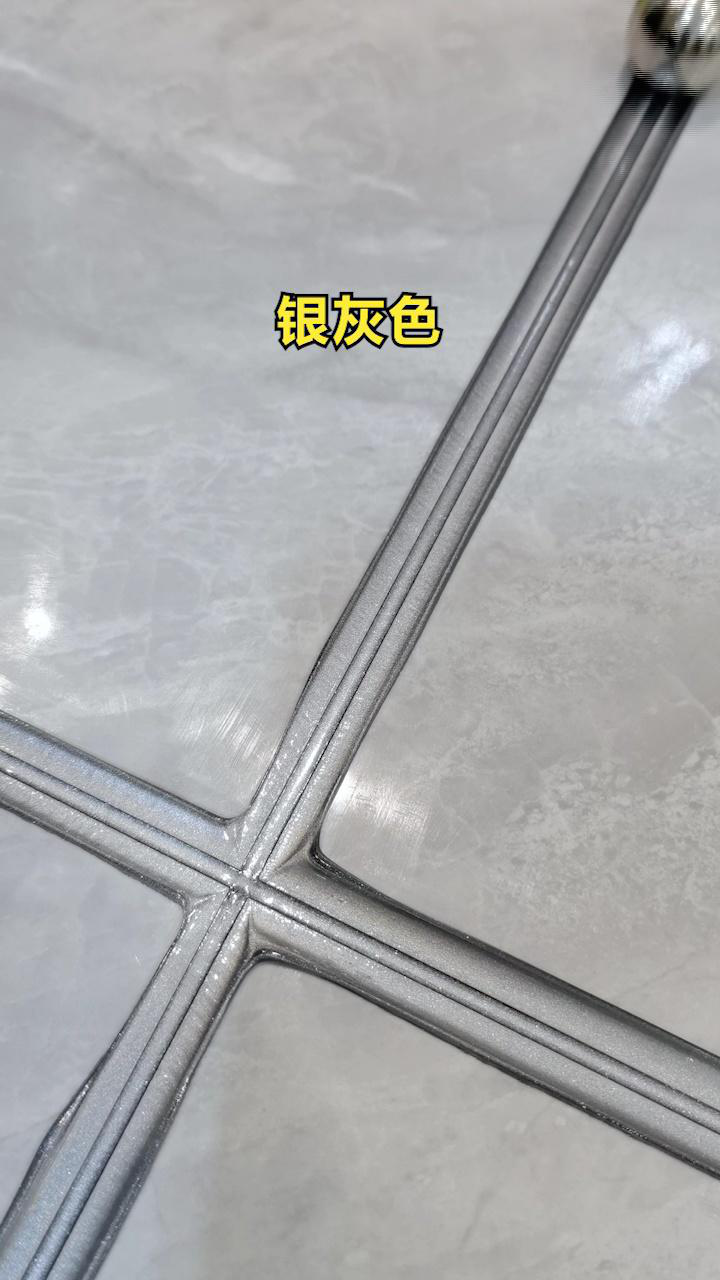 浅灰色瓷砖搭配银灰色美缝,看起来更加稳重