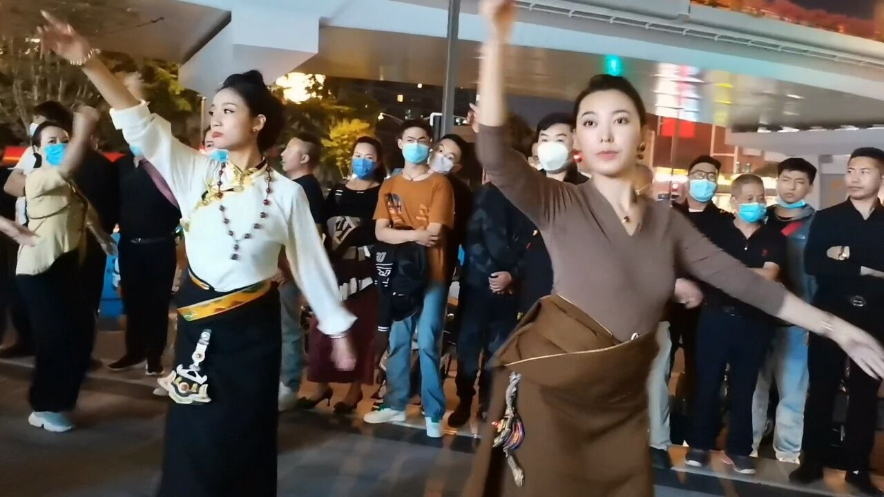 完整版藏族歌舞,成都罗马假日广场"欢舞夏卓林"锅庄舞,传承民族文化