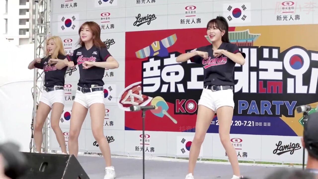 韩国女团热舞,标致的身材,性感大长腿