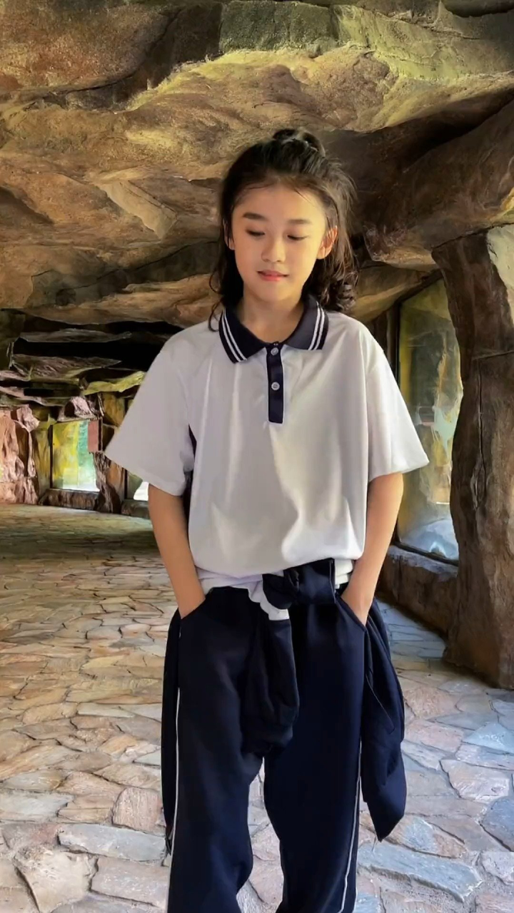 叮叮当当舞 兄弟@张轶程 下次一定要陪我一起可可爱爱哦