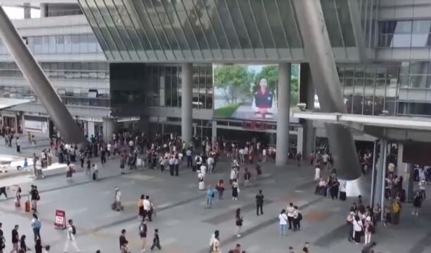 广东深圳:深圳湾口岸旅客流量创近年新高