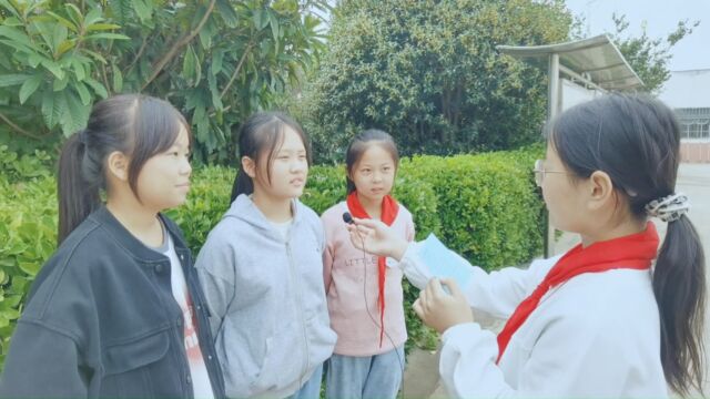 荥阳市城关乡实验小学调查研究小组采访学生