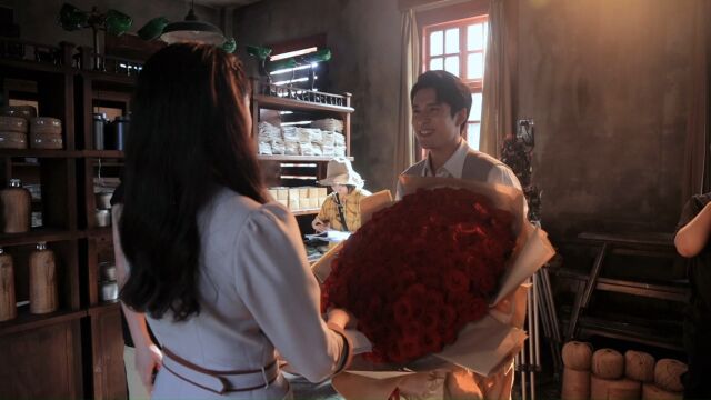 花絮:韩东君调侃求婚大花束是直男浪漫