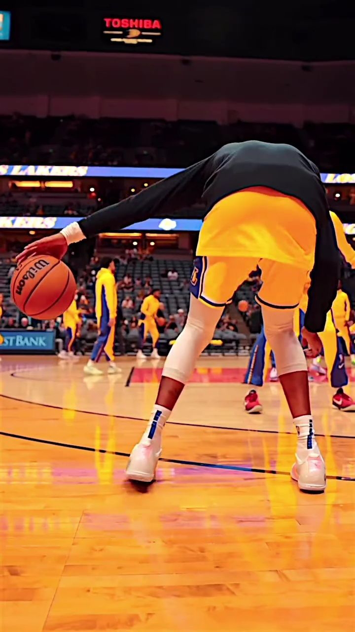 近距离观看拉塞尔投篮#拉塞尔#湖人#铁铁的nba特辑