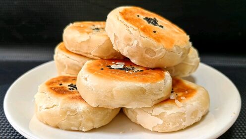 酥皮绿豆饼 解锁老字号传统名点,表皮酥的掉渣,口感香甜不腻.