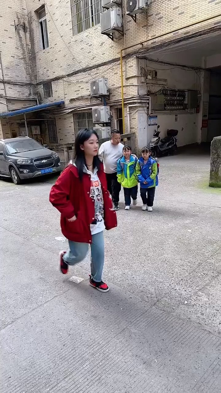 孩子路上捡到钱,该怎么办?_腾讯视频