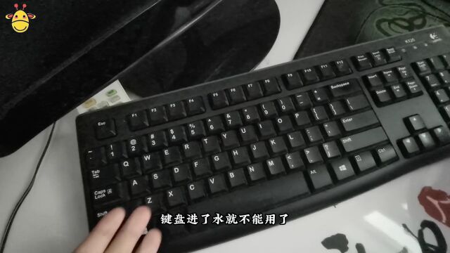 键盘不洗比马桶还脏,教你不用一滴水,彻底清除污渍,秒变新键盘