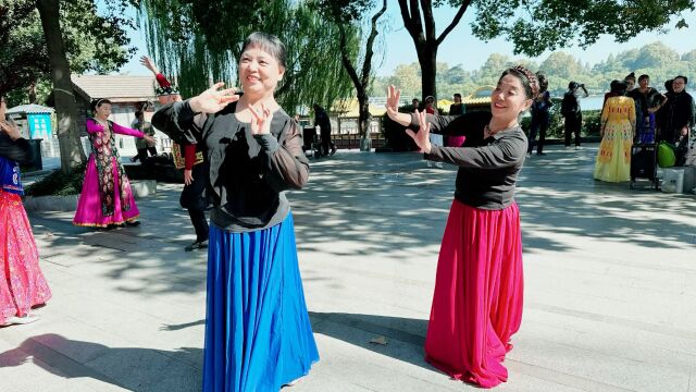 舞动心弦:五叮儿与醉梦的《精河美人》!