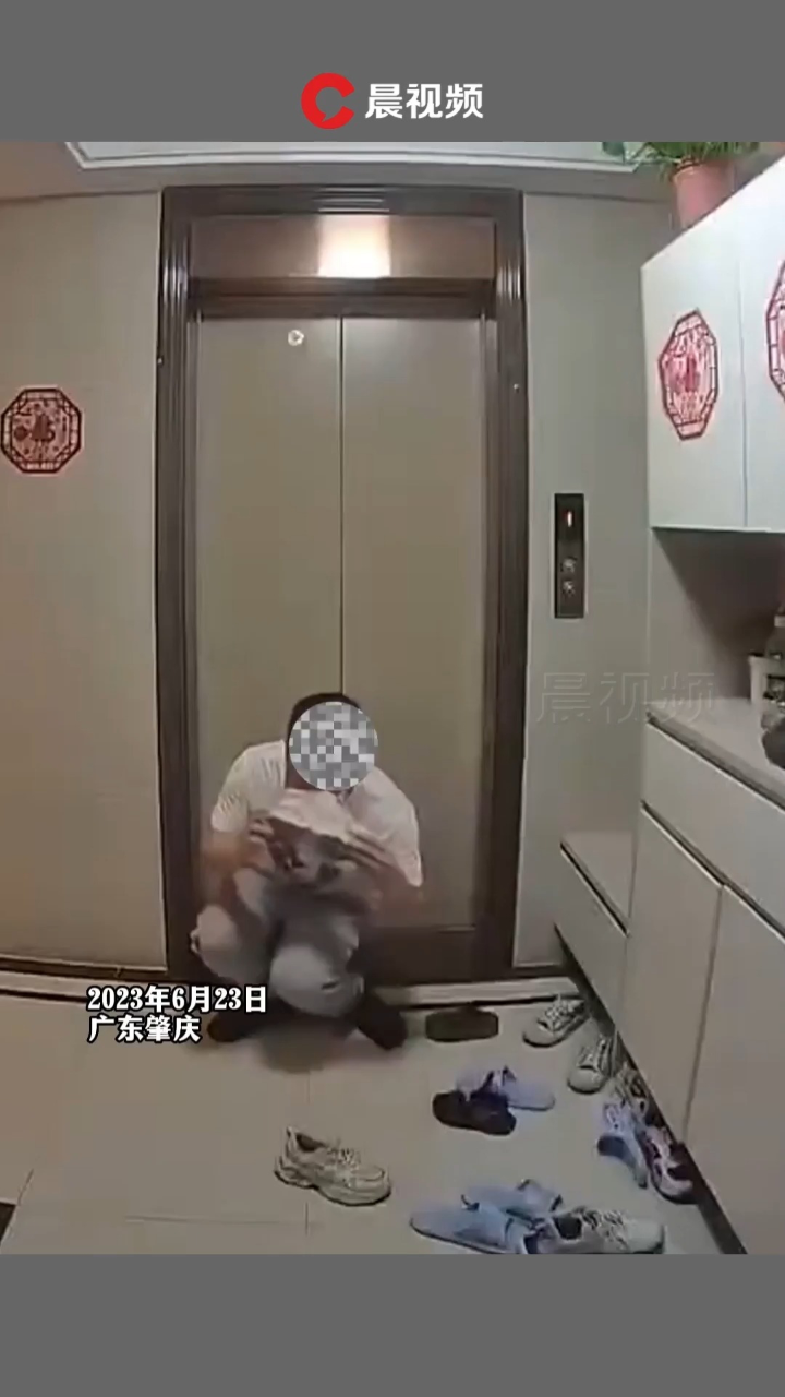 男子混进小区对女户主鞋子又闻又舔,物业:后续会加强管理