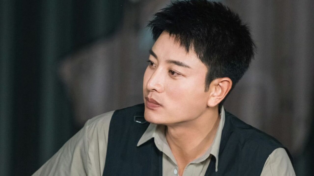 贾乃亮与短发美女同回家中,疑似新恋情曝光,与李小璐复合无望了