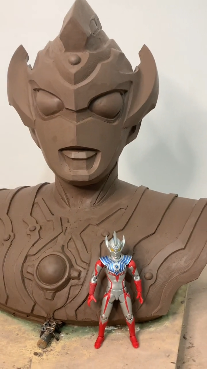 新生代奥特曼泰迦雕塑