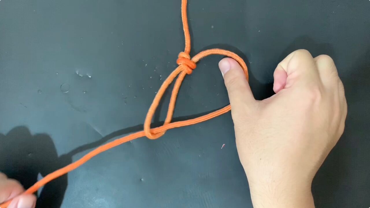 民间流传已久,一种越受力锁得越紧,环环相扣的活套绳结打法