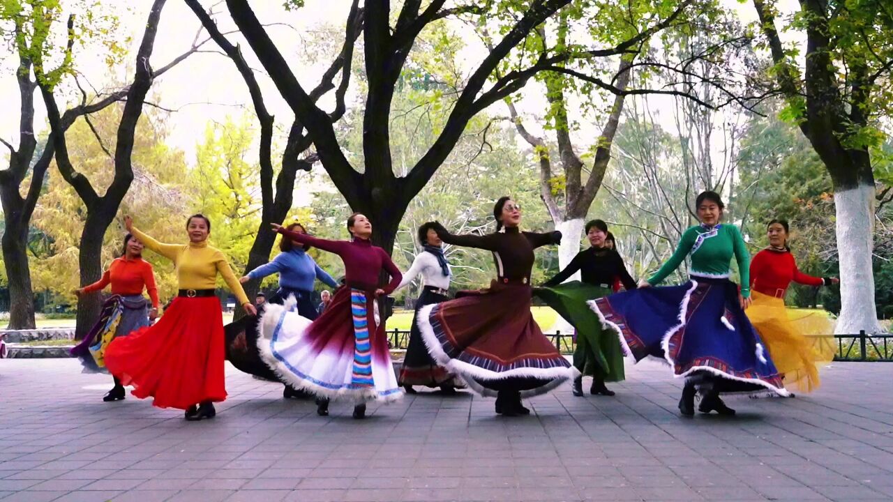 魅力朵朵广场舞《那一年那一世》豪迈大气,歌曲优美动听