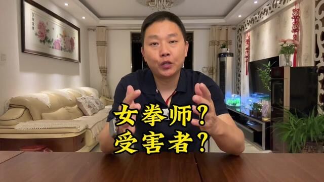 公共场合被人凝视可以说是没素养不礼貌,但因此就给人扣上一顶大帽子不合适,在网络上发起道德审判就更不应该了#听海杂货铺