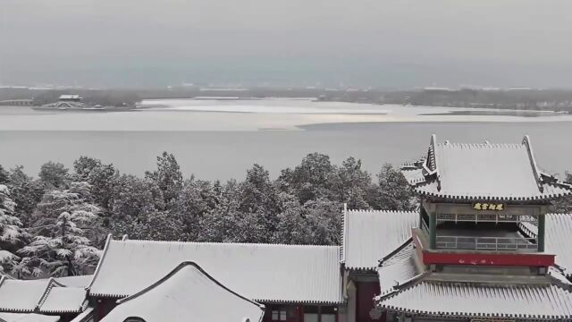 北京迎初雪!颐和园琼楼玉宇美若仙境,南方人:好羡慕……