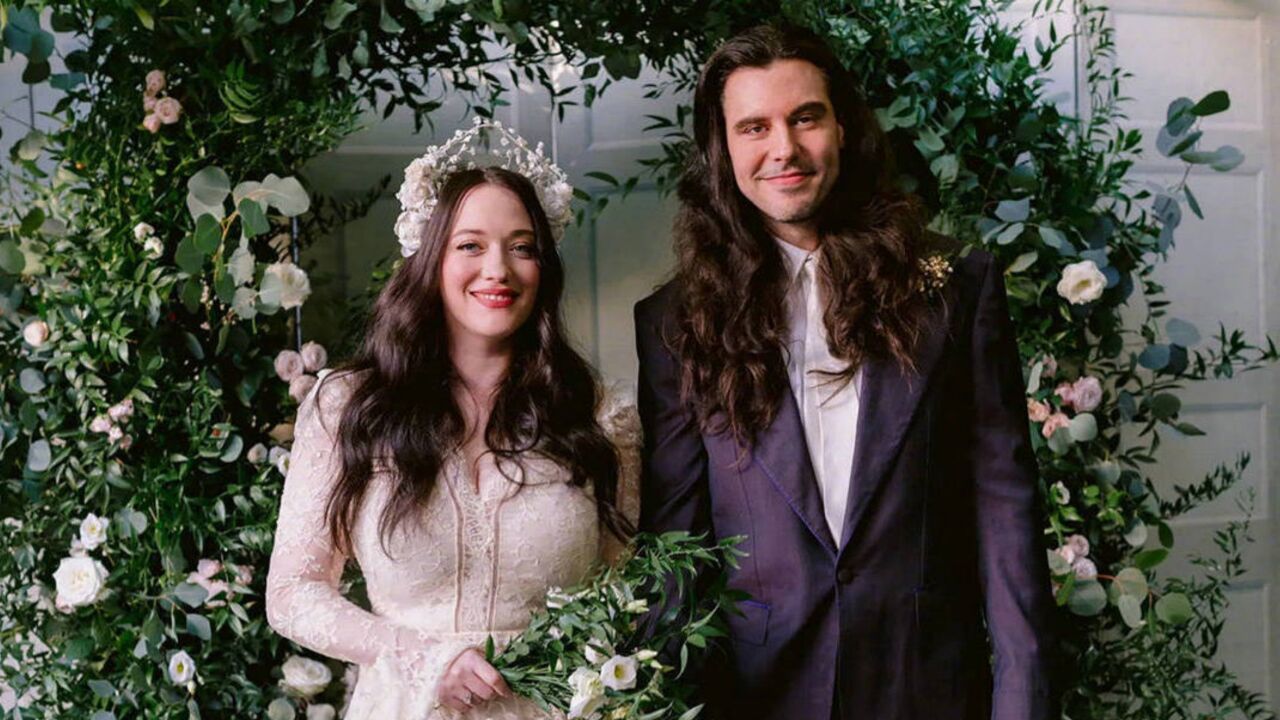 破产姐妹max演员结婚,和丈夫举办私人婚礼,两人相恋三年互动超甜