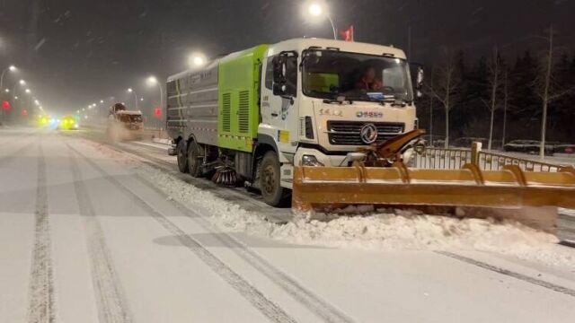 莱州市:凌晨清雪 全力保障“路畅人安”