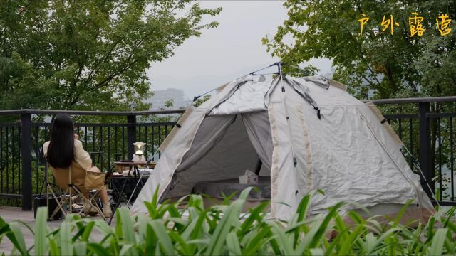 独自简单露营,户外达人野外露营,搭帐篷野餐过夜