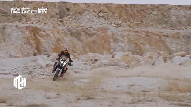 2023 KTM 1290 SUPEADVENTURE 越野车手约翰尼奥伯特骑行展示