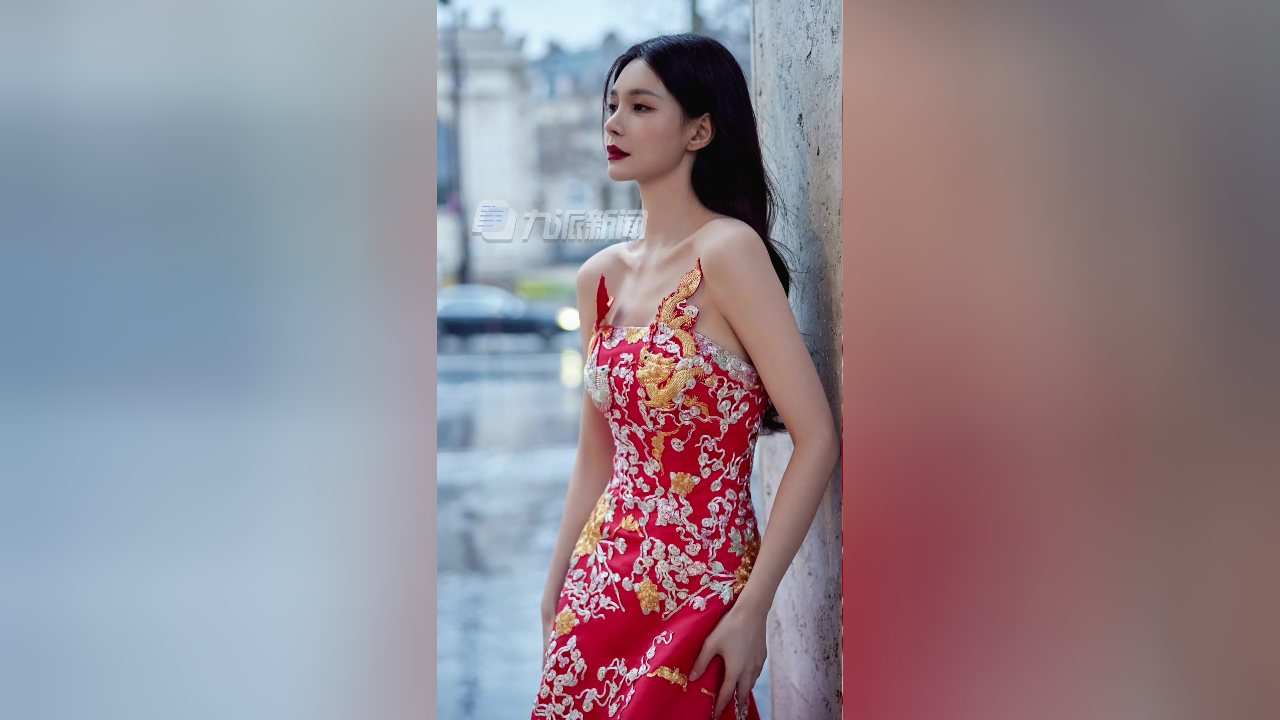 沈梦辰巴黎时装周穿新中式龙凤袍走秀 :一身中国元素,给了我挺直腰杆