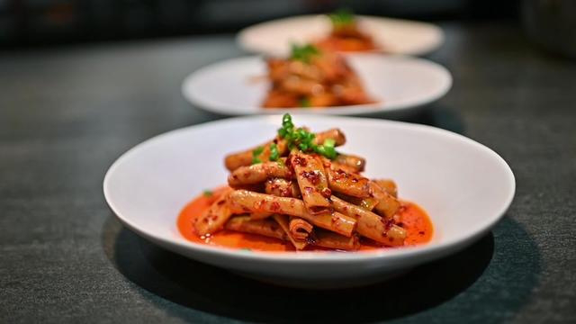 香辣卤味豆筋,卤味香辣醇厚,口味浓厚劲道,你的宴会好帮手.