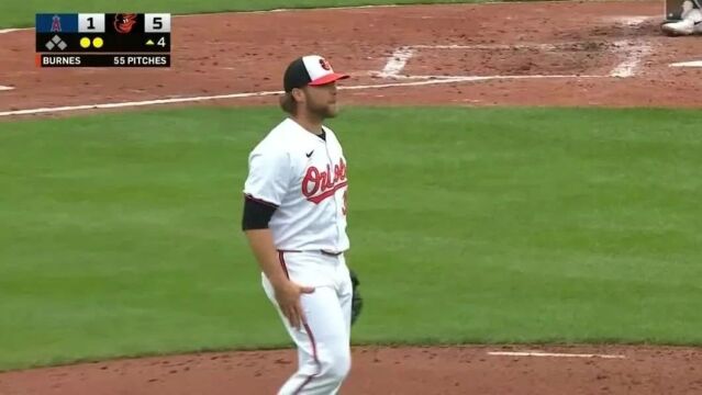 球队的问题在于他们的人才太多,以至于他们的天才状元 杰克逊-霍利迪