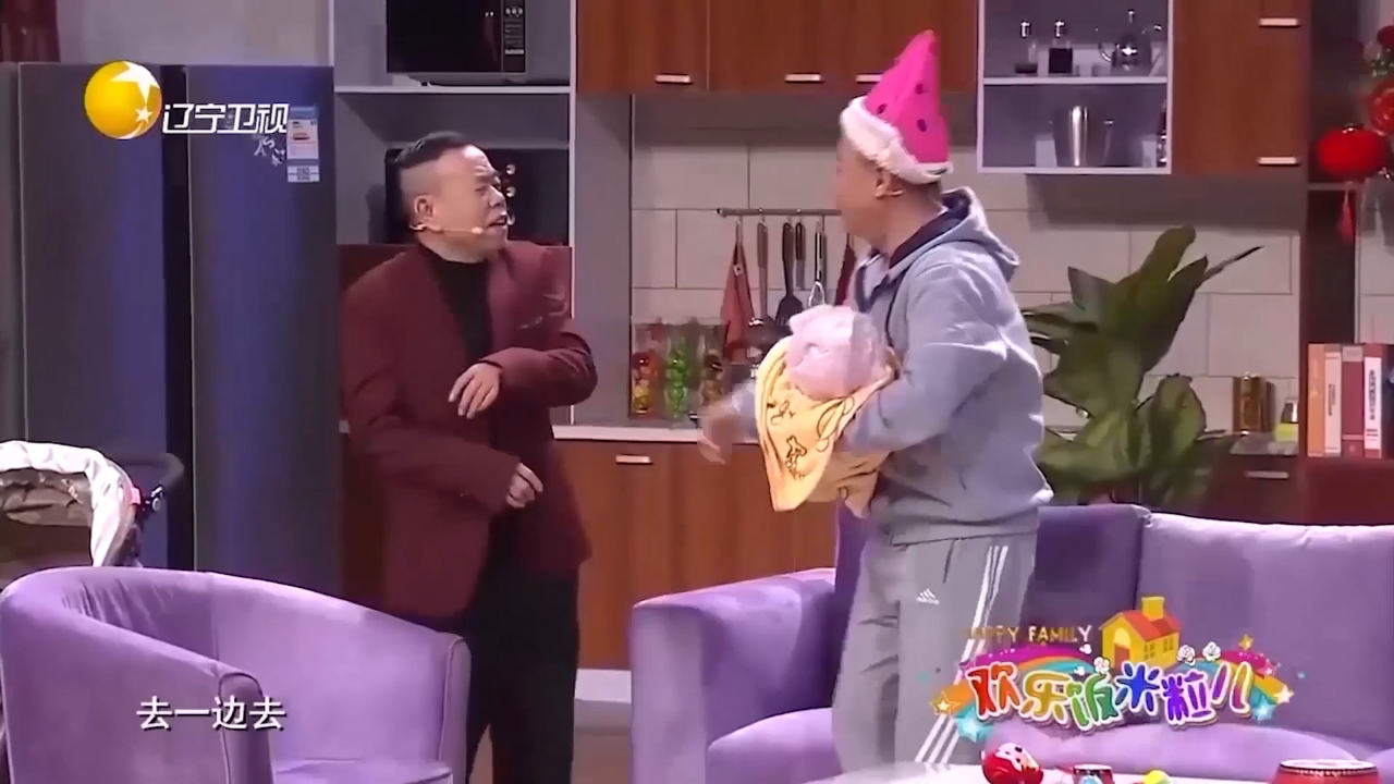 小品《血疑》:邵峰看儿子越看越不像自己,逗得观众捧腹大笑
