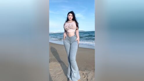 微胖女人是极品 #沙滩比基尼美女 #海边沙滩美女