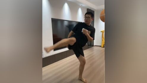 旋风踢教学 超级帅的旋风踢教学#格斗 #防身术 #腿法 #旋风踢