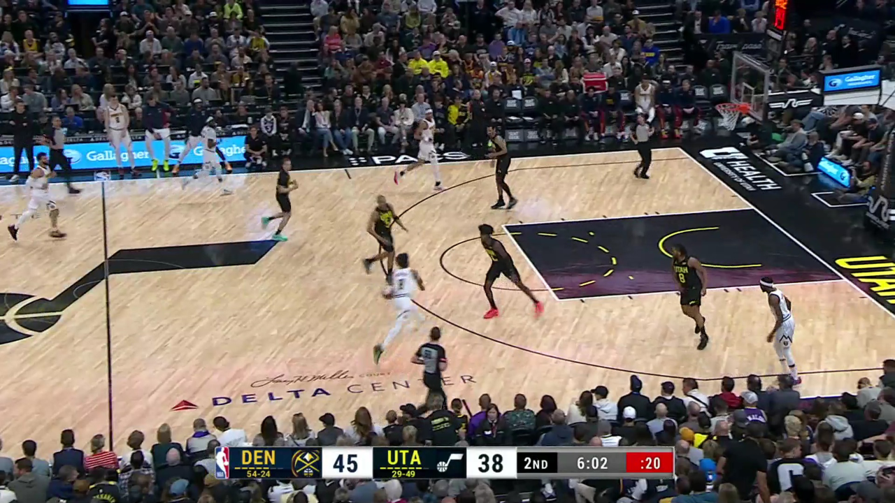 冲起来根本拦不住 沃特森空中险些被锁喉单臂劈扣