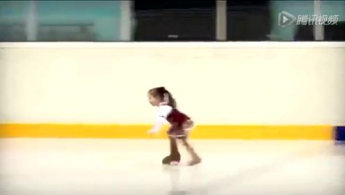 2岁花式溜冰运动员萌翻了