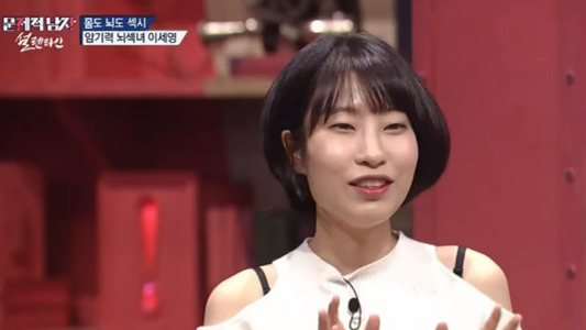 记忆力脑性感女李世英做客现场