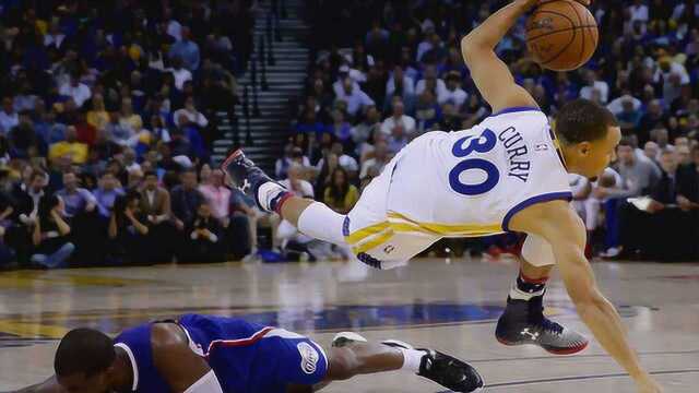 拳打詹姆斯脚踢杜兰特 往年季后赛中库里行云流水的晃人