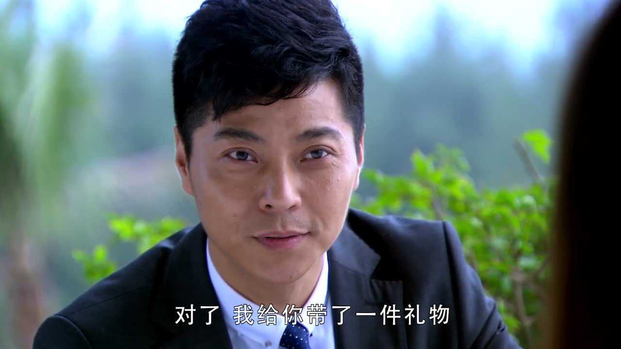 52《双生花》第10集01:高俊飞保护杜磊中枪,两人能顺利逃