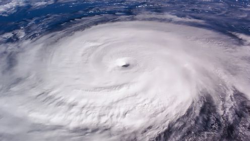 美军第53气象侦察中队：“飓风猎手”飞入飓风中心搜集数据